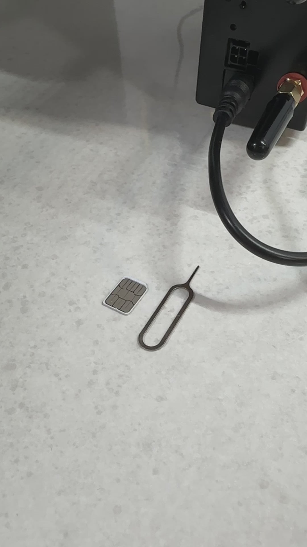 Inserting your SIM into a WIFI 6 Router